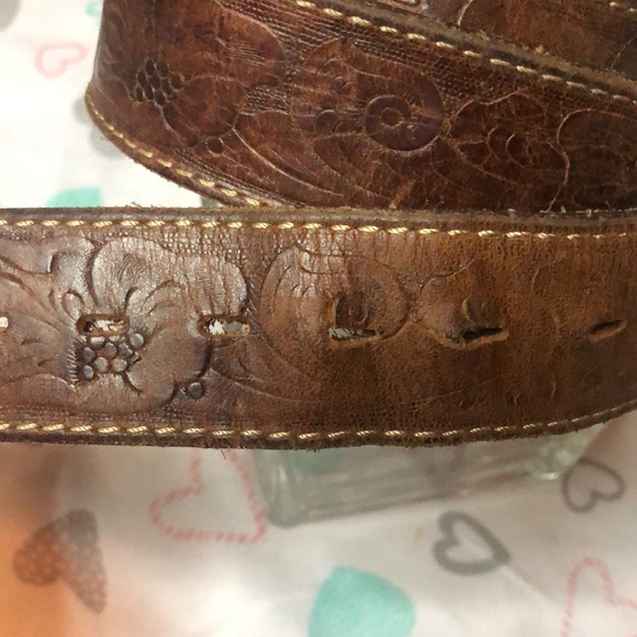 WRANGLER brown floral embossed genuine leather men’s belt. Size 34. - Picture 4 of 9
